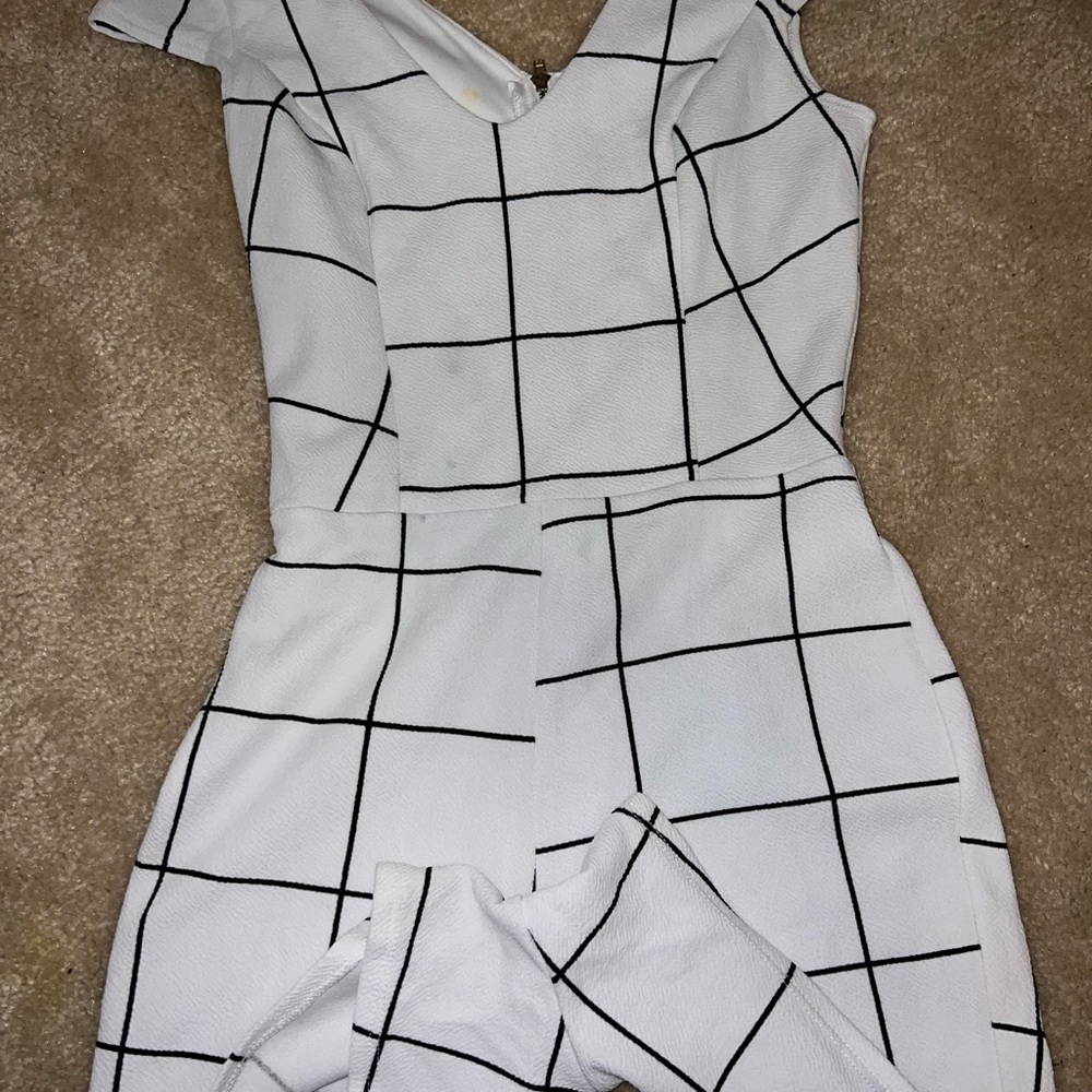 Suit - Picture 5 of 6